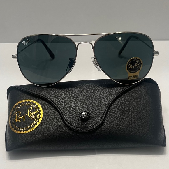 Unisex Ray-Ban Silver Aviator Sunglasses with Dark Lenses - Picture 1 of 5